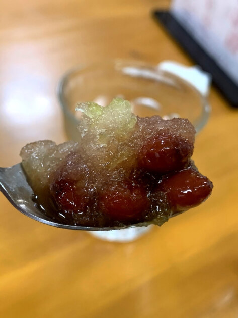 底にたっぷり入った大粒の金時豆