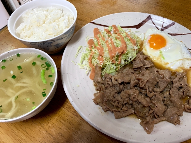 ボリューム満点の焼肉おかず定食