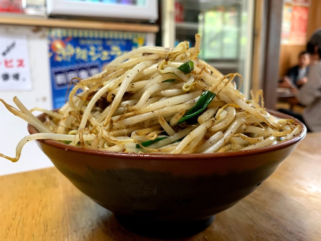 牛肉そばのもやしタワー