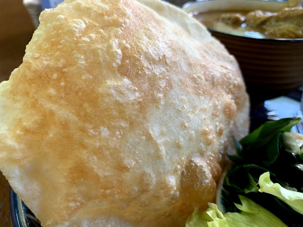 新鮮なサラダとヨーグルト