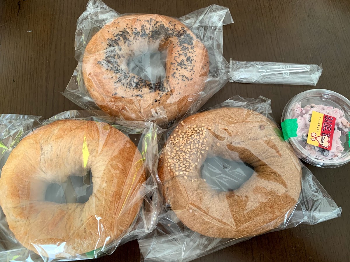 ベーグル ミスリで購入したベーグル。焼き色が美しく、ふっくらとした形が美味しそう