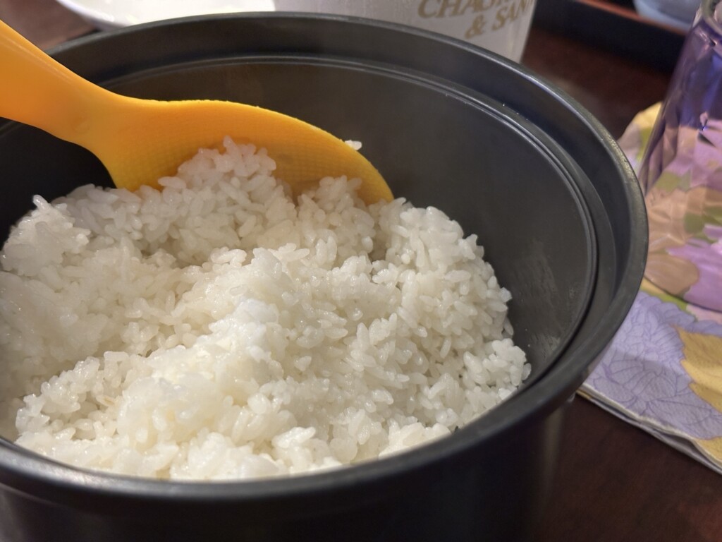 いずみ荘で提供された伊是名島産の白ごはん