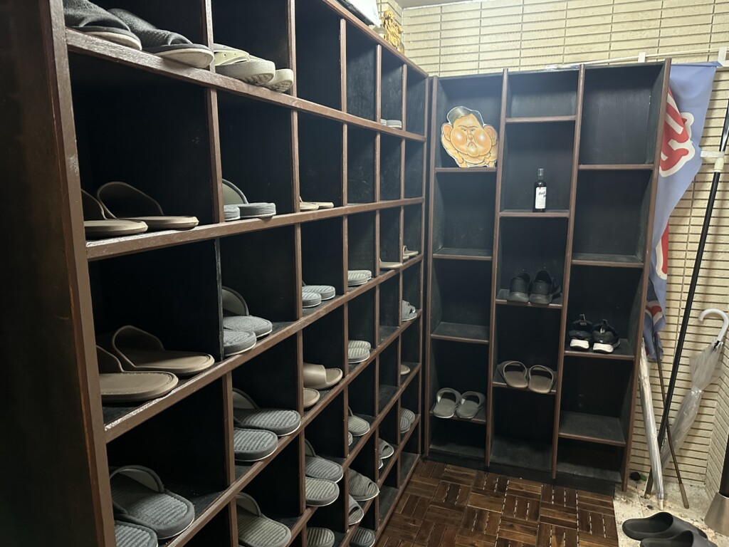 入り口の下駄箱