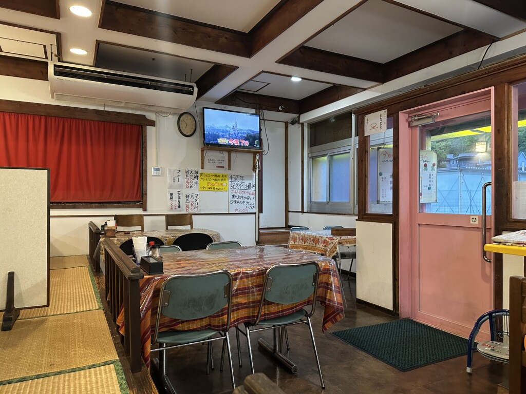 レストラン海洋の店内風景。