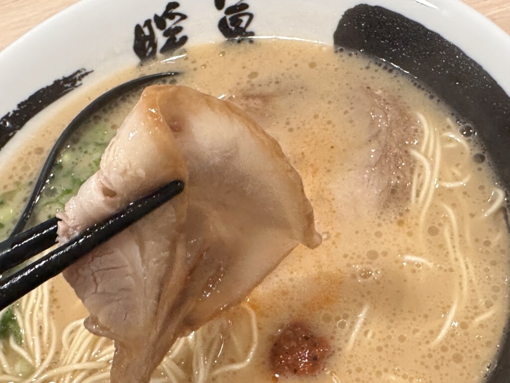 柔らかそうなチャーシュー。味が染みていそうです。
