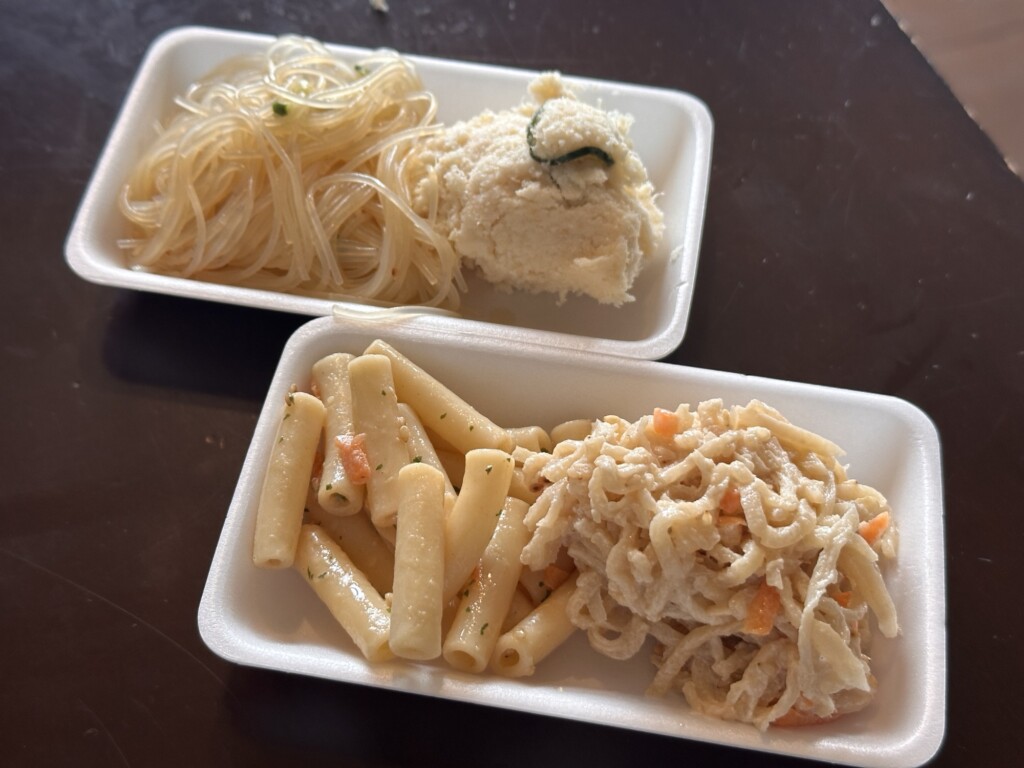さしきそばのお惣菜とご飯のセット
