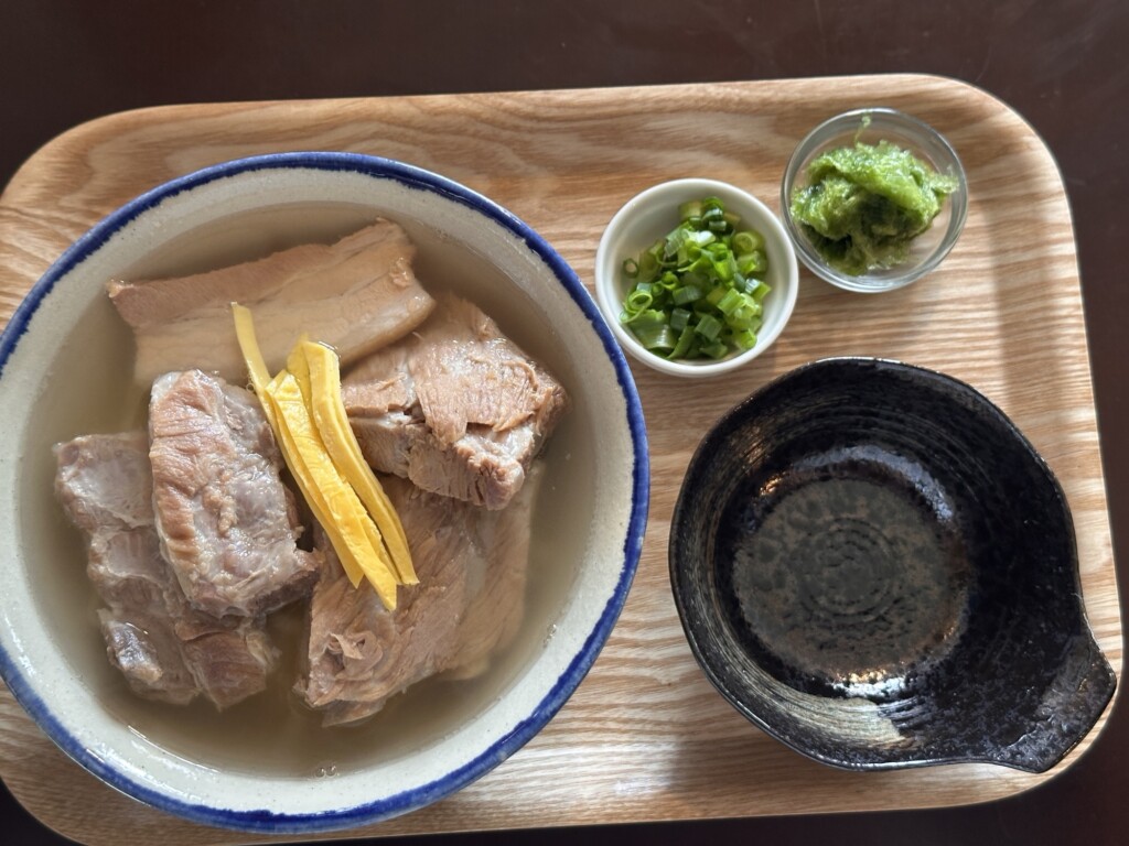 さしきそばの沖縄そばセット