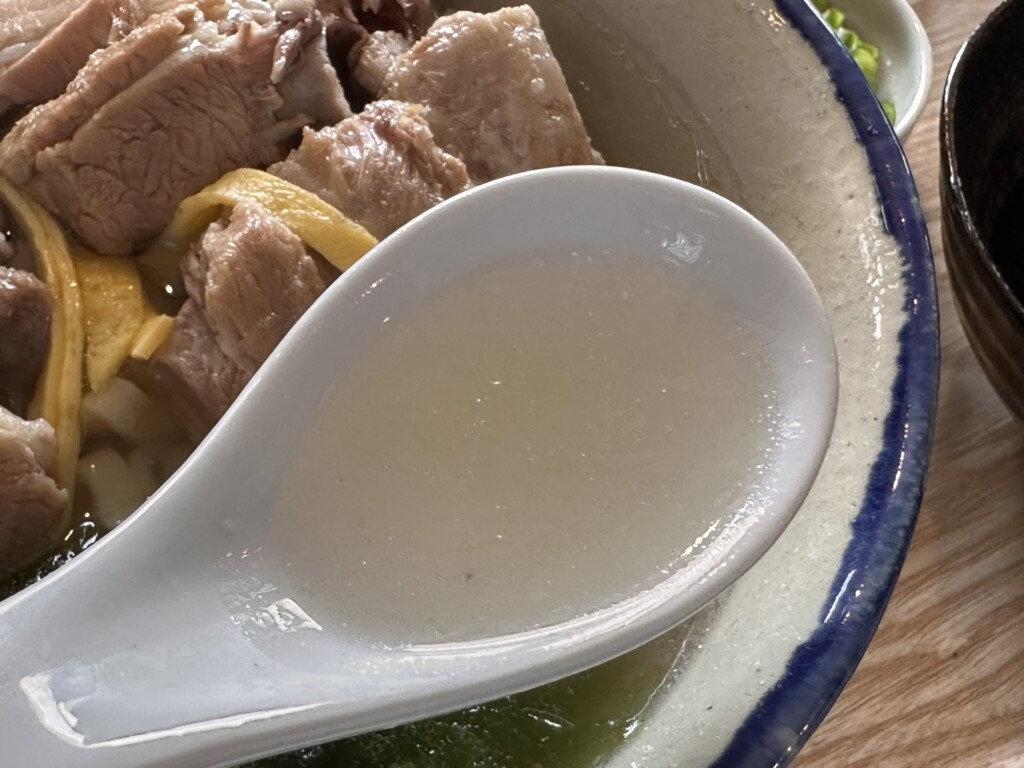 さしきそばの澄んだスープ