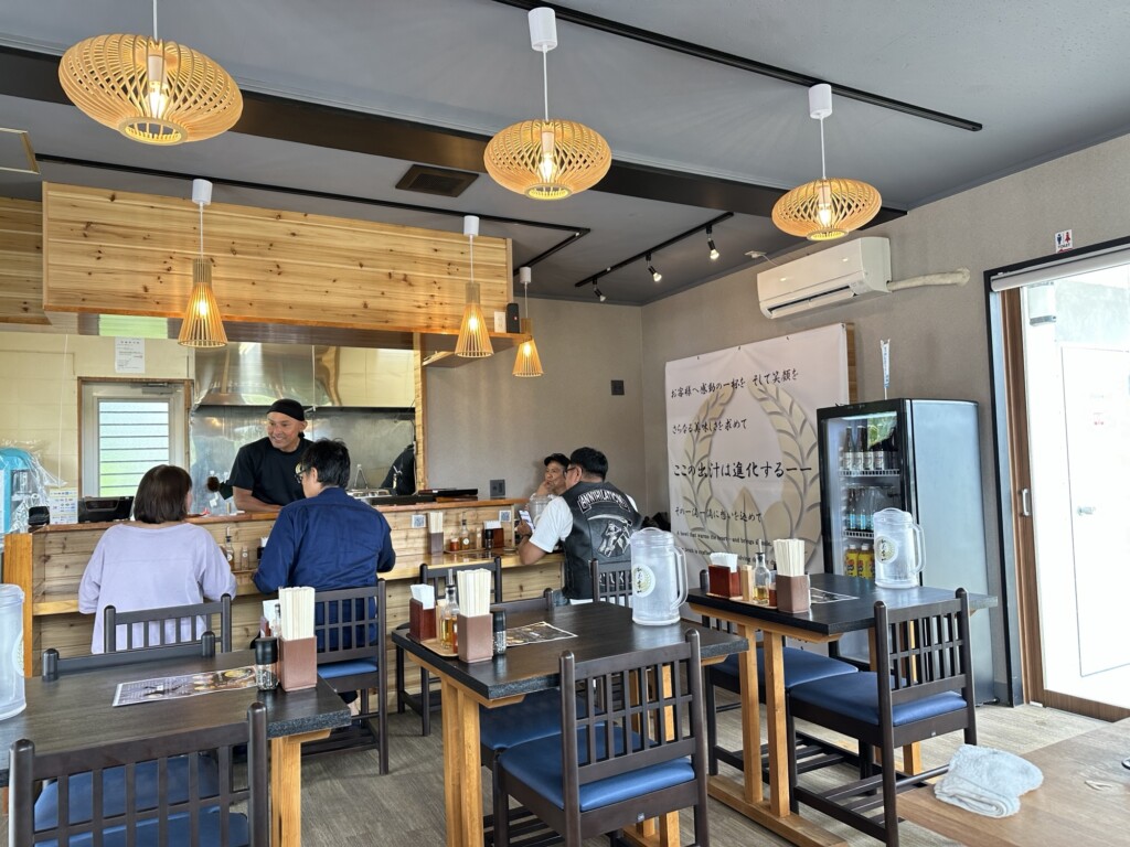 明るく清潔な店内の雰囲気