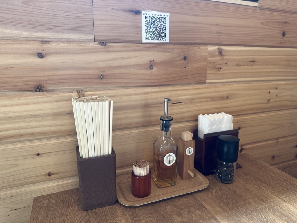 整頓されたテーブルの備品