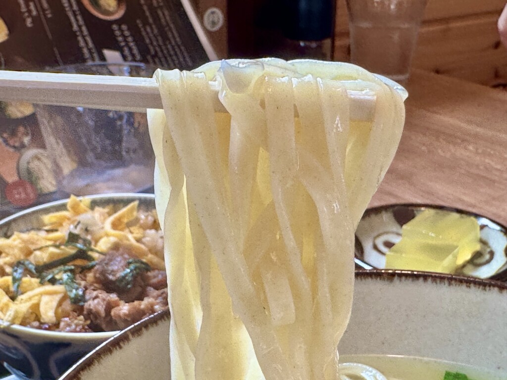 うどん風のツルツル麺