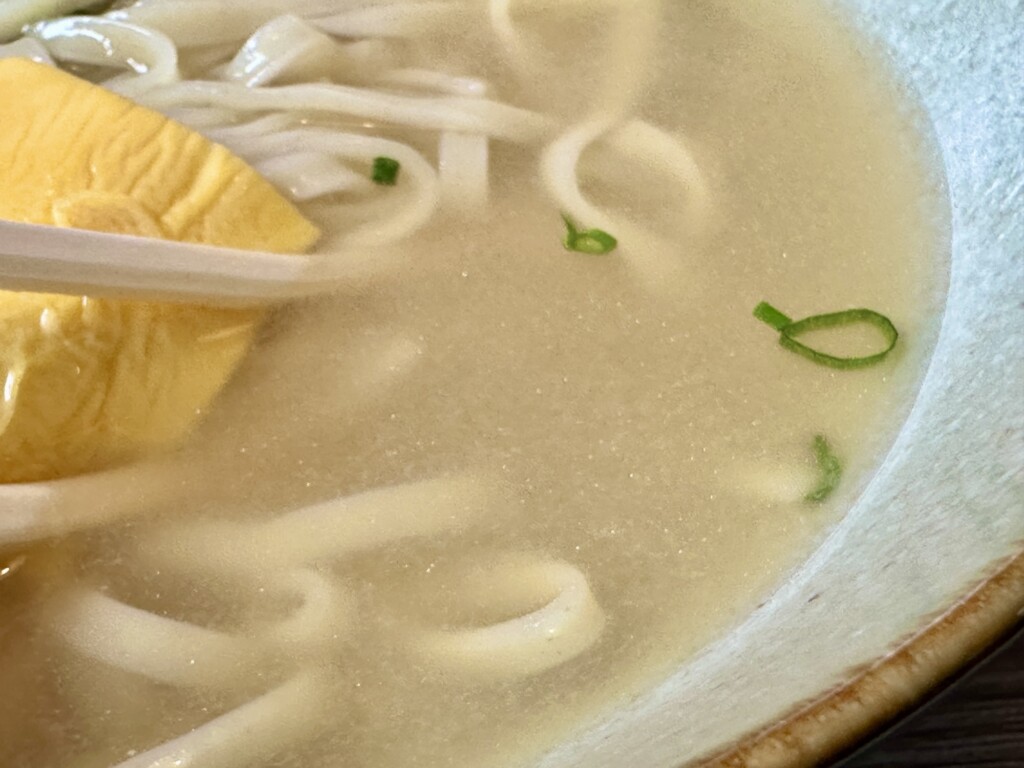 黄金色に輝く無塩出汁