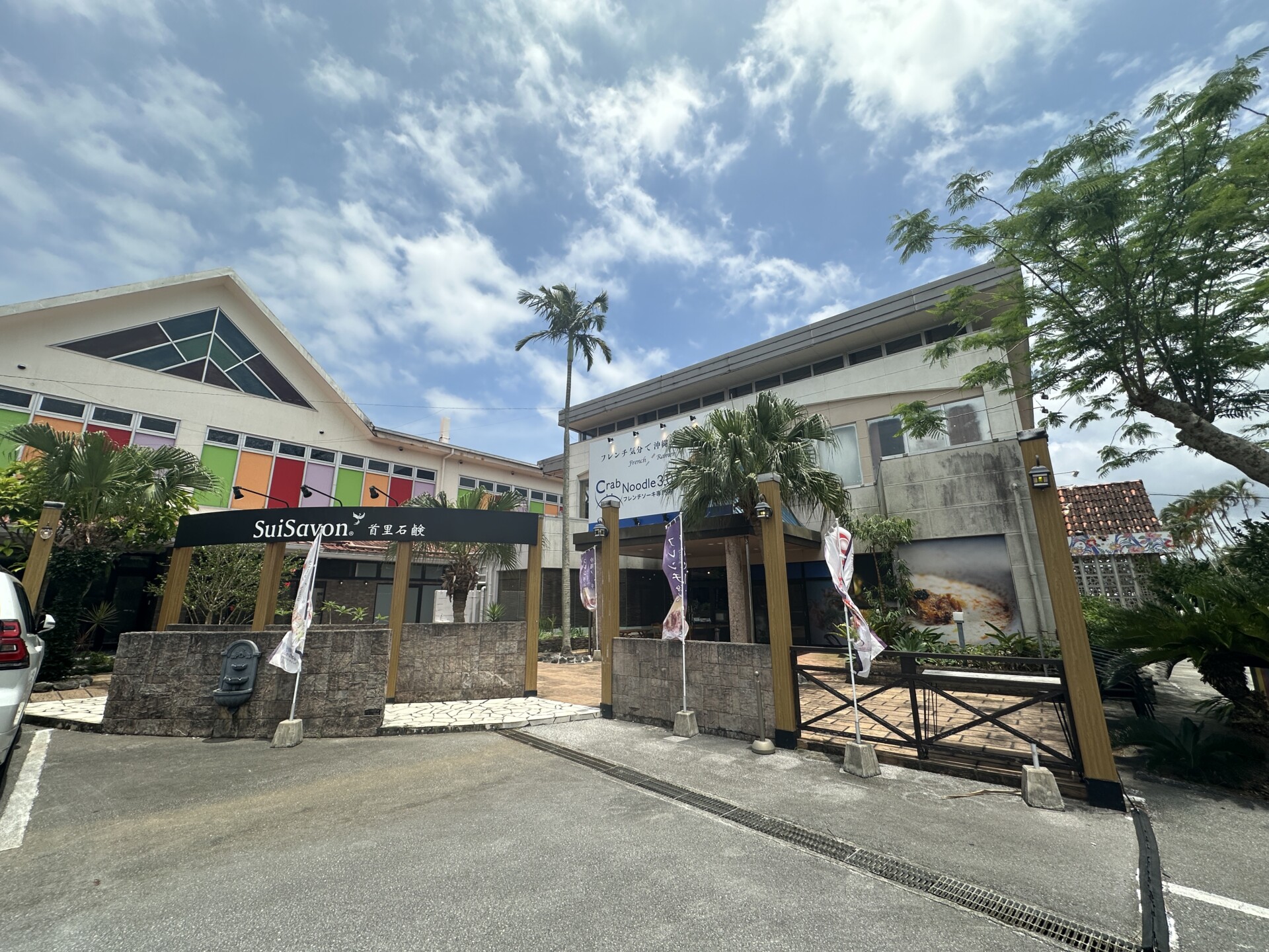 Crab Noodle 3.0 名護店の周辺と外観