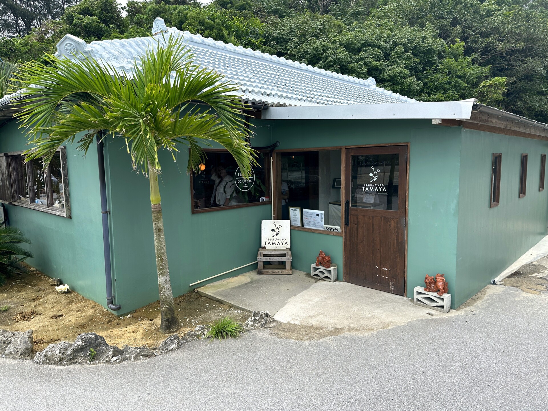 くるまえびキッチンTAMAYA 入り口へのアプローチ
