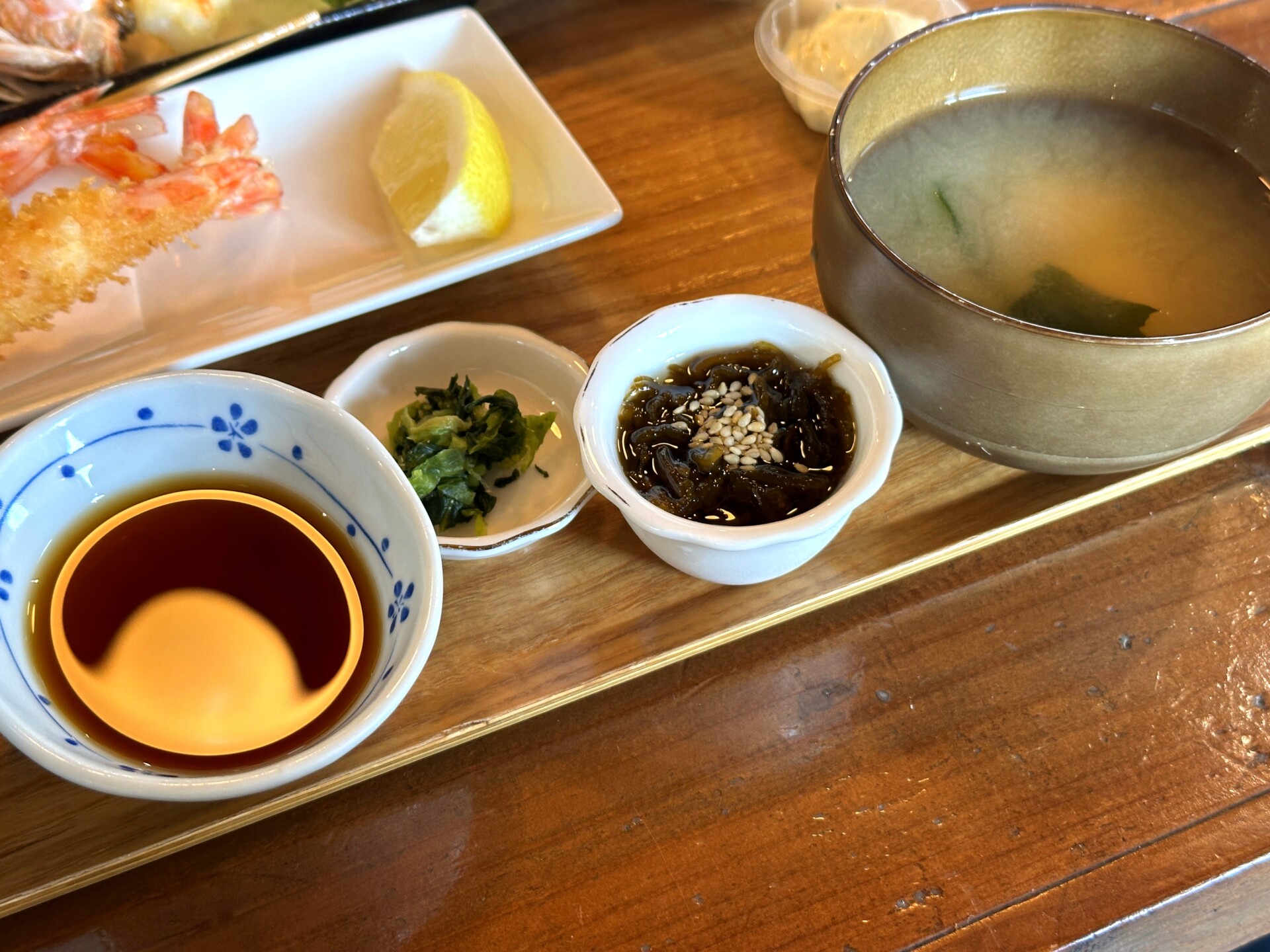 定食の小鉢・味噌汁
