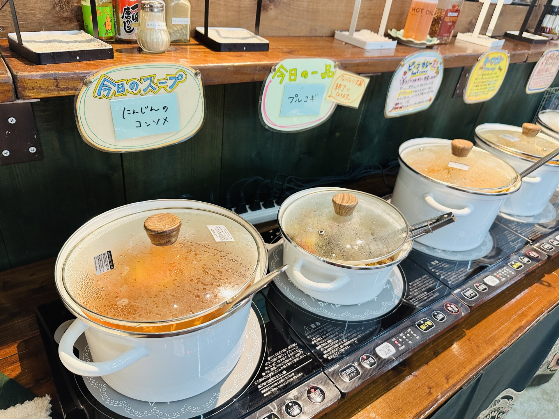 日替わりのスープとおかずのコーナー