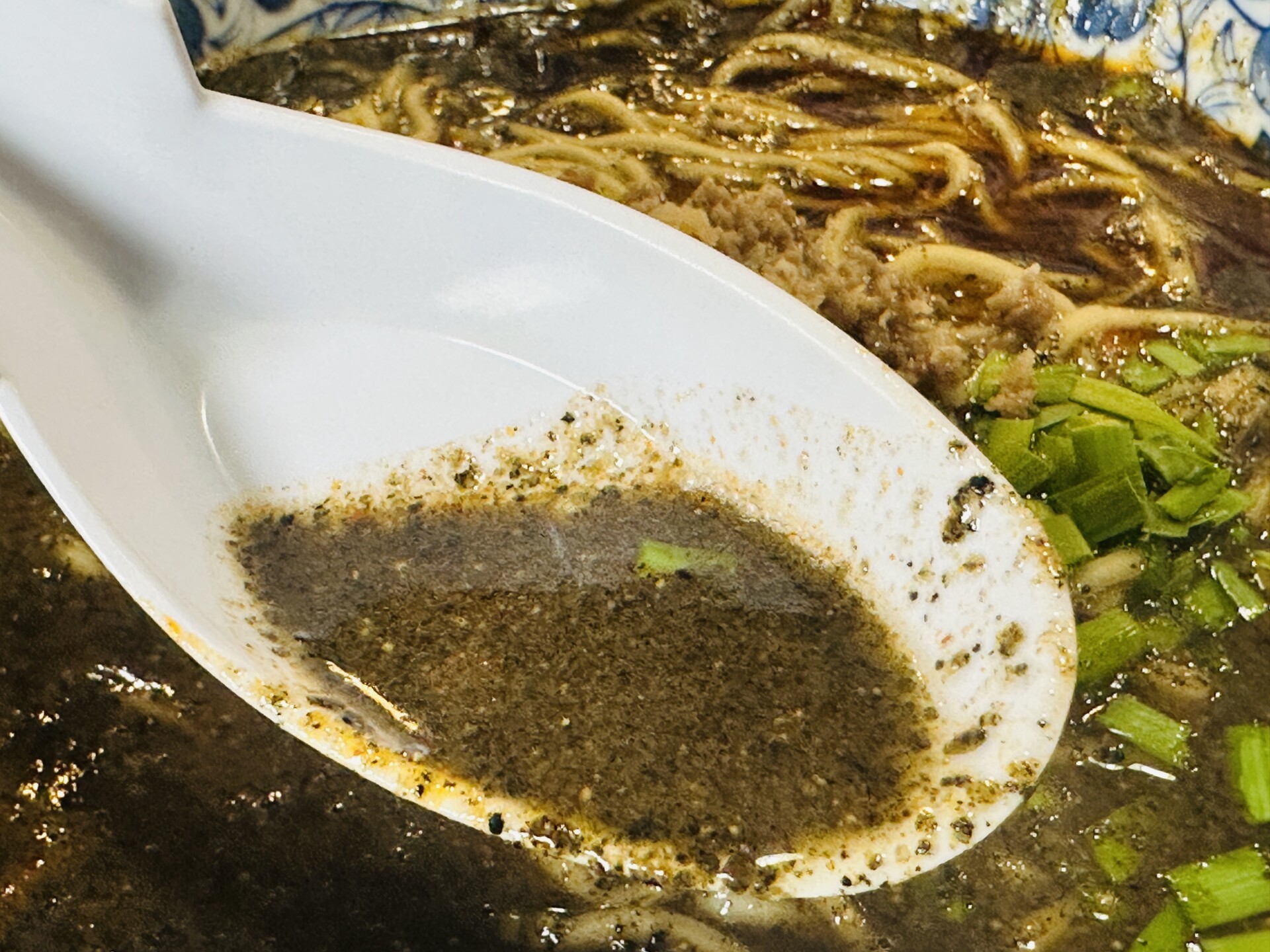 黒ゴマ担々麺のスープ