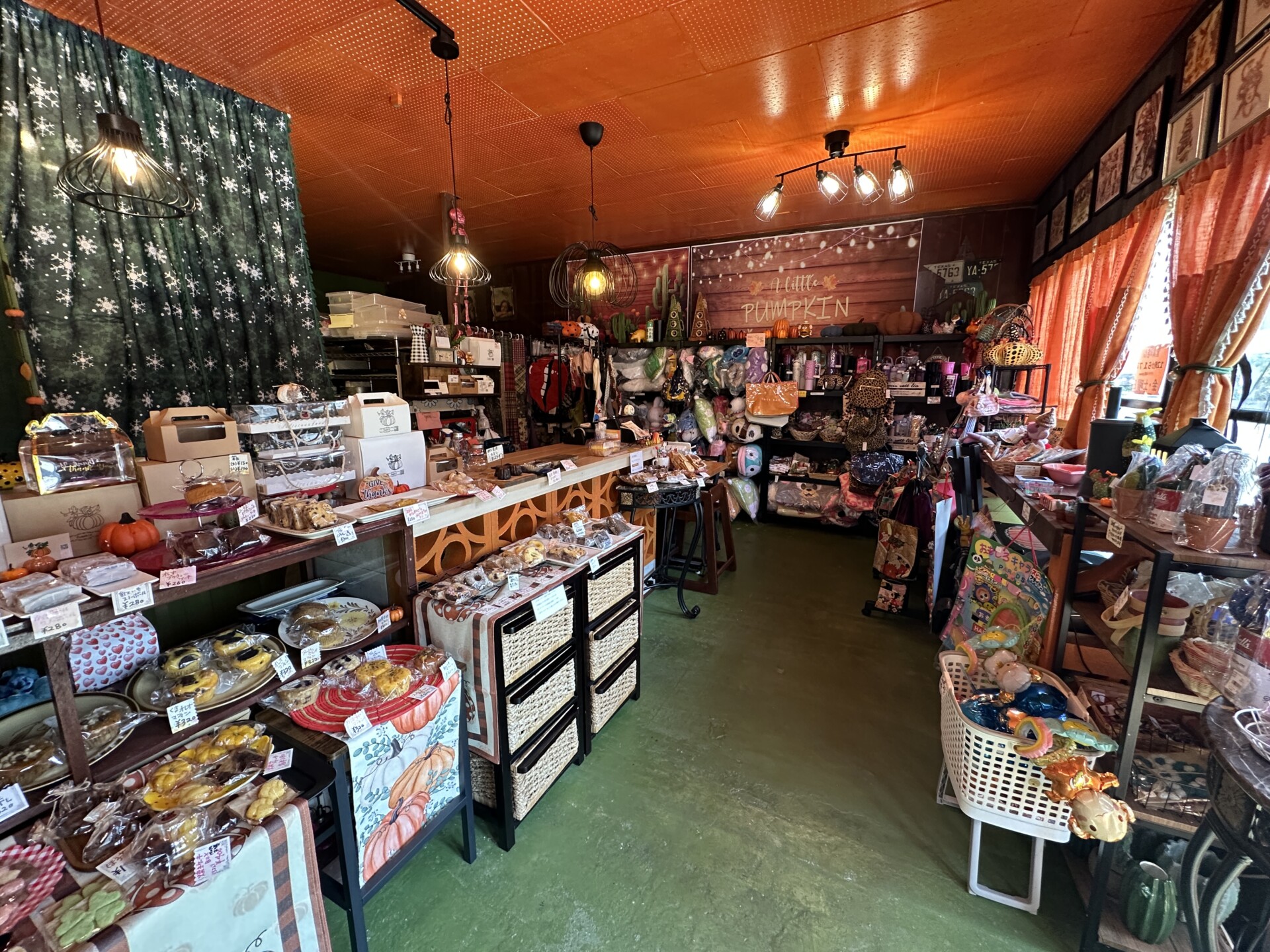 温かい雰囲気に満ちた店内全体の様子