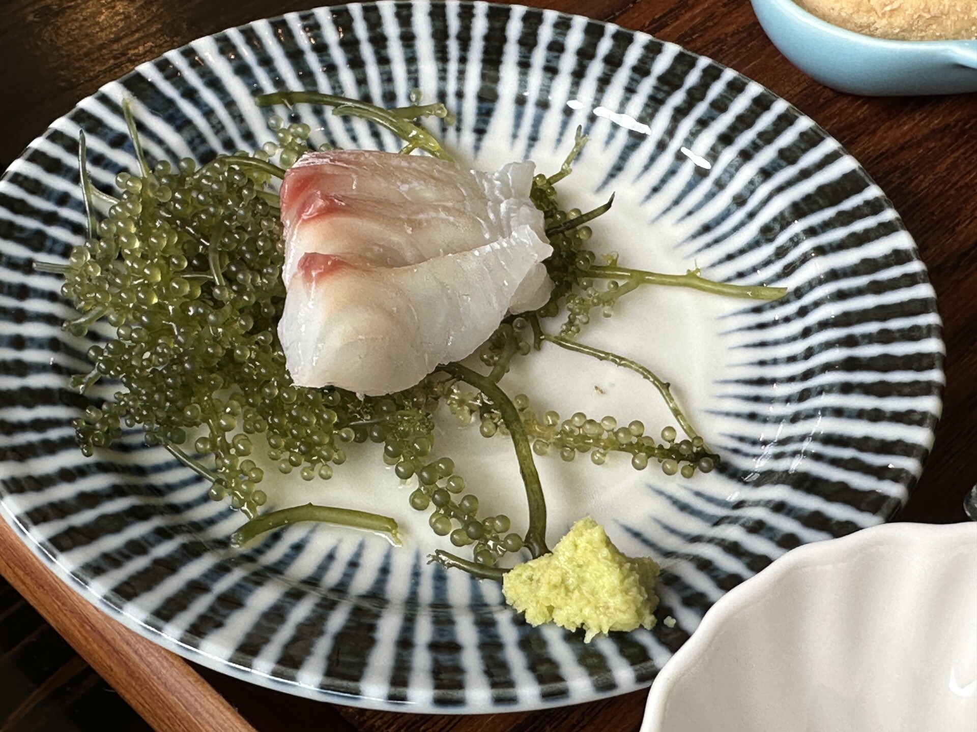 セットの地魚お刺身 海ぶどう添え