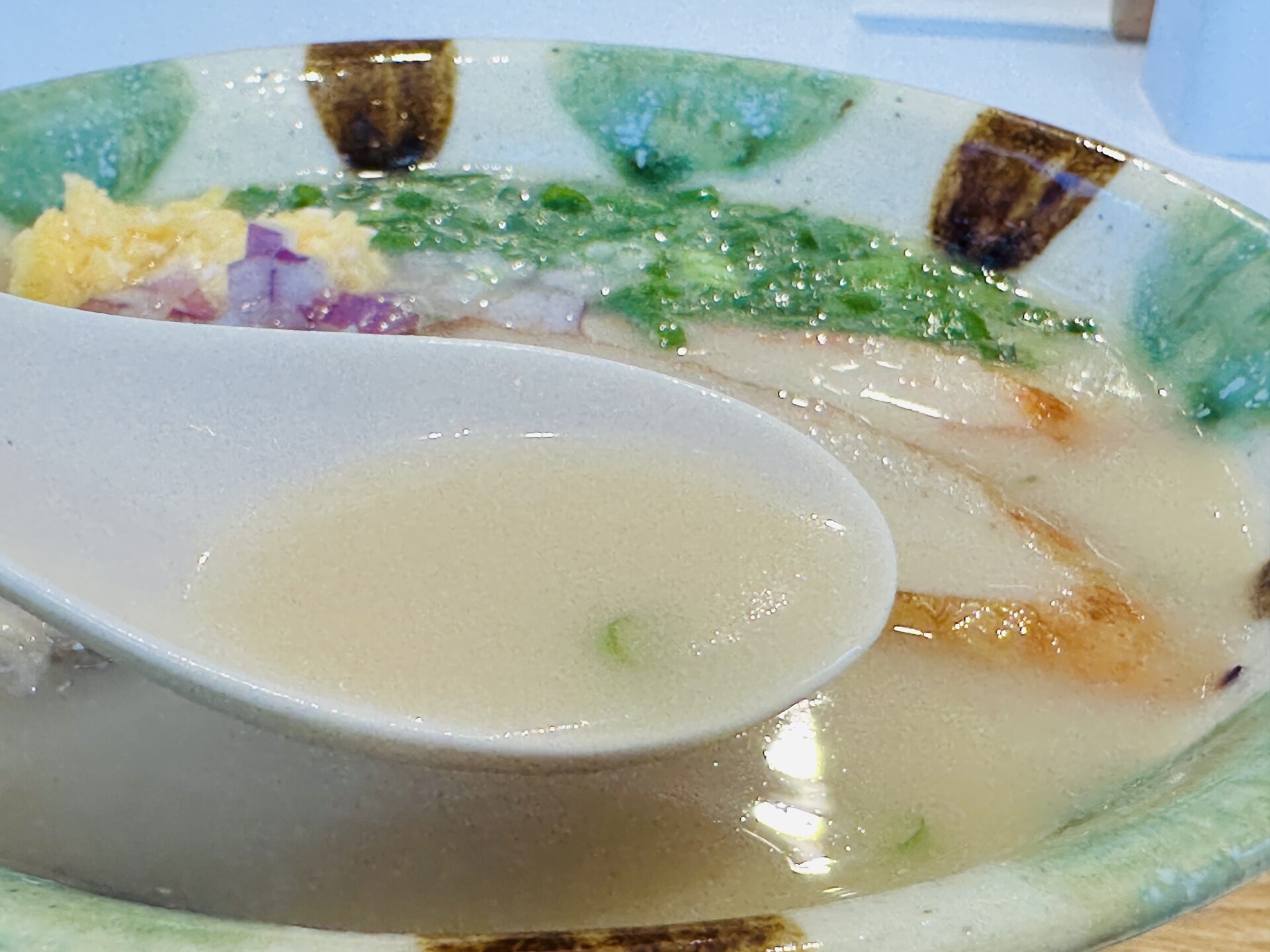 豚骨白湯そば スープアップ