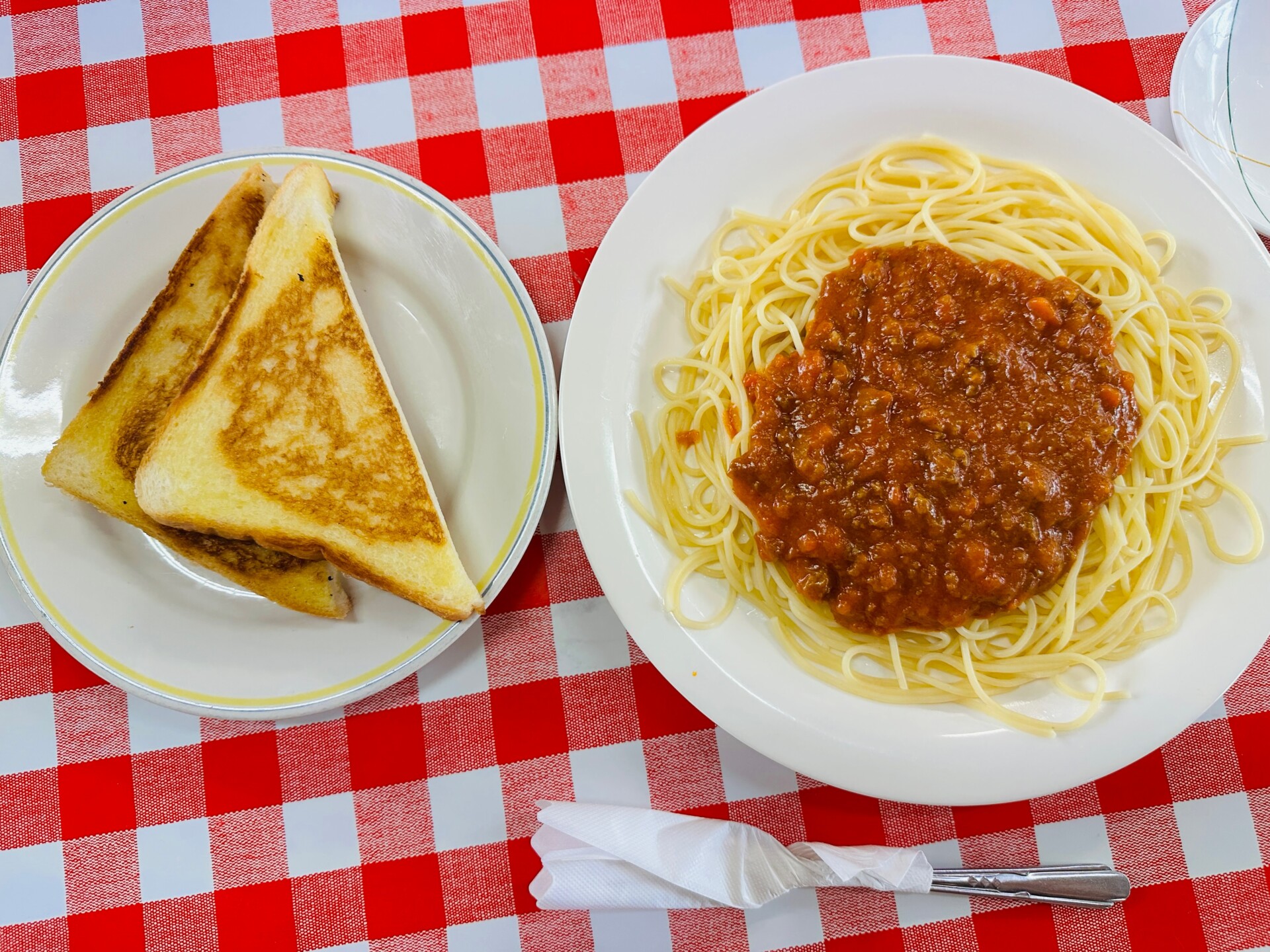 ミートソーススパゲティーとバタートーストのセット
